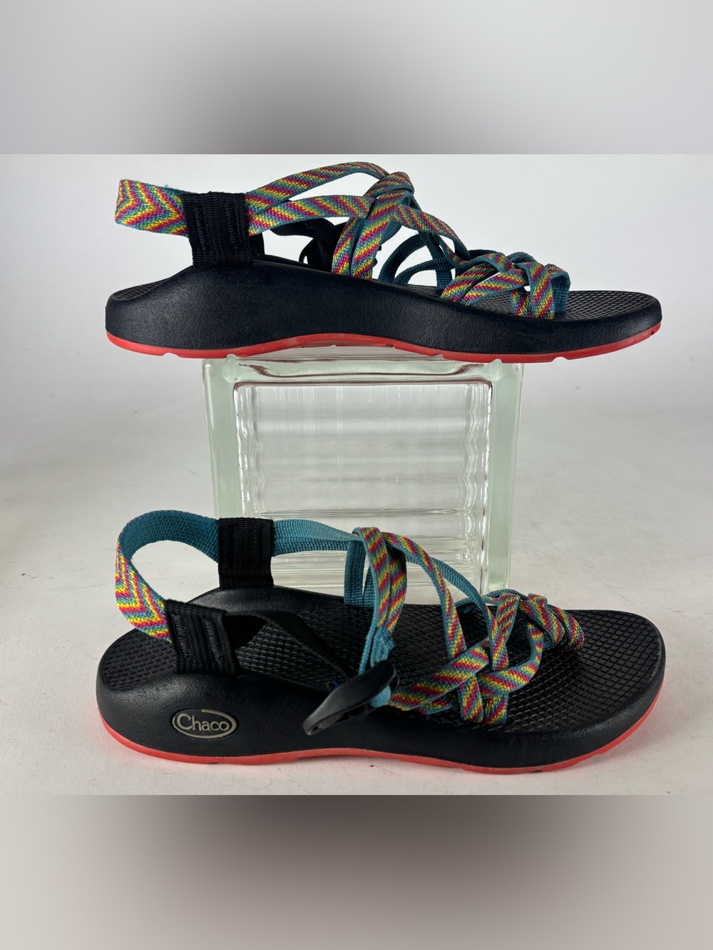 CHACOS ZX2 Classic Vibram Fiesta Rainbow Pattern Toe Ring Sandals Womens 7